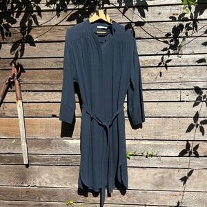 Vince Long sleeve silk shirt dress w/belt in Navy - Size M
